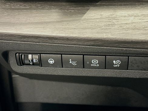 Used 2024 Nissan Ariya AWD image 17