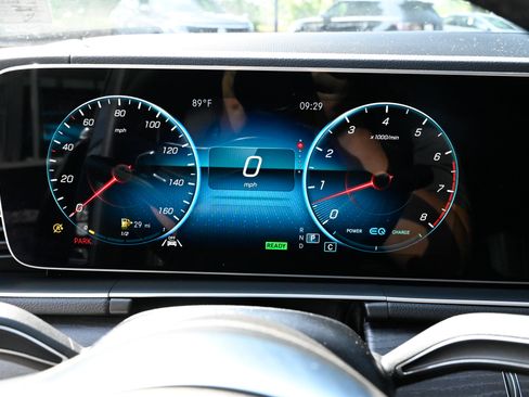 Used 2021 Mercedes-Benz GLS 580 4MATIC image 27
