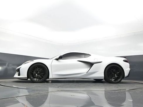 Used 2023 Chevrolet Corvette Z06 RWD image 25