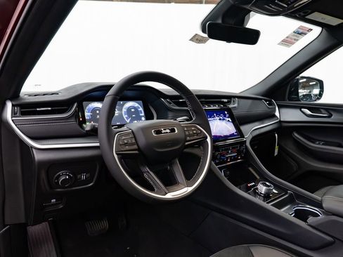 New 2025 Jeep Grand Cherokee 4WD image 25