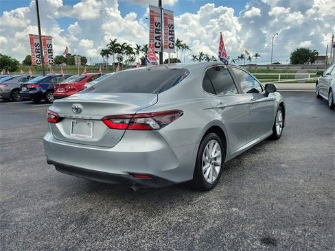Used 2021 Toyota Camry LE image 5