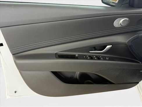 New 2025 Hyundai Elantra Limited image 12