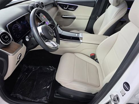 Used 2025 Mercedes-Benz GLC 300 GLC 300 image 9