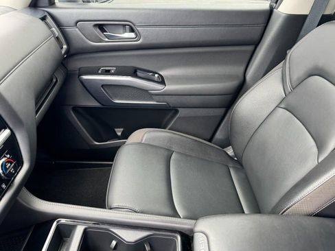 Used 2024 Nissan Pathfinder SL image 14