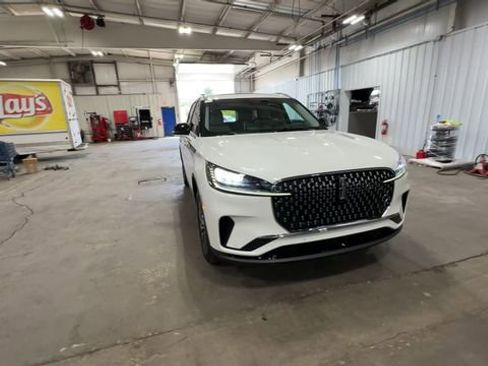 Used 2025 Lincoln Aviator AWD w/ Equipment Group 101A image 3