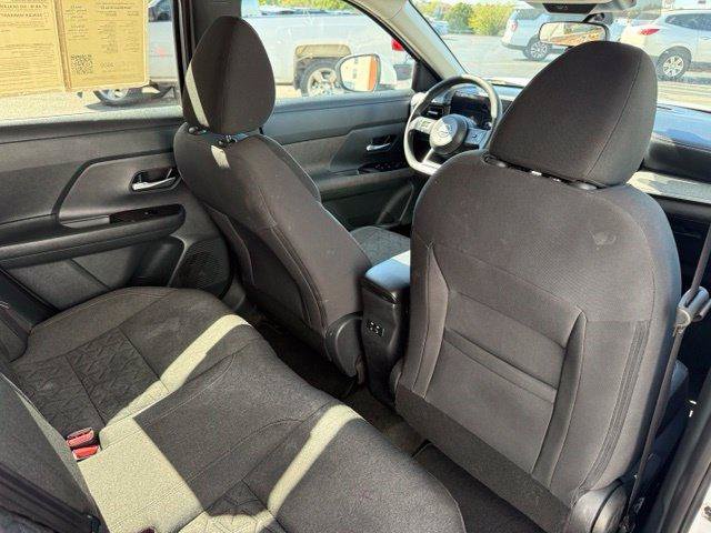 Used 2025 Nissan Kicks SV w/ Illumination Package AWD/4WD image 6