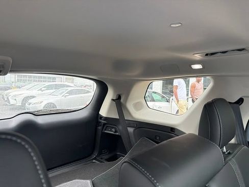 Used 2025 Honda Pilot Touring image 14