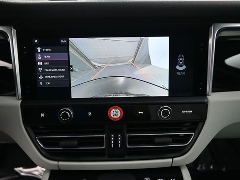 Certified 2025 Porsche Macan image 21