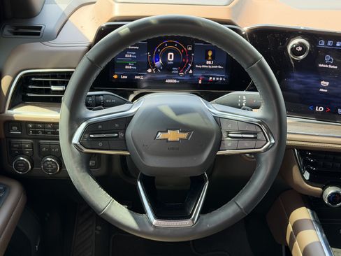 Used 2025 Chevrolet Tahoe High Country AWD/4WD image 6