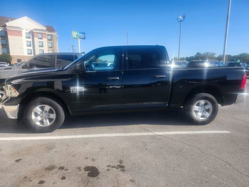 Used 2022 RAM 1500 Classic SLT image 2