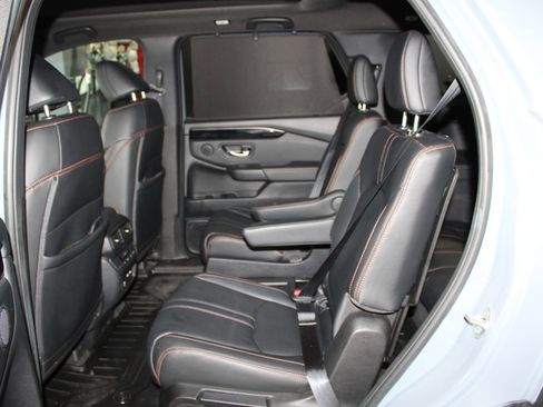 Used 2023 Honda Pilot TrailSport image 18