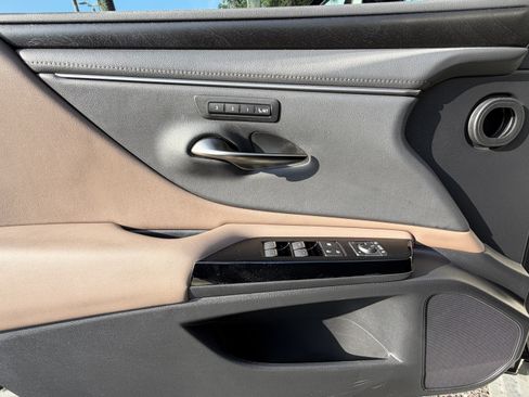 Certified 2023 Lexus ES 250 w/ Premium Package AWD/4WD image 13