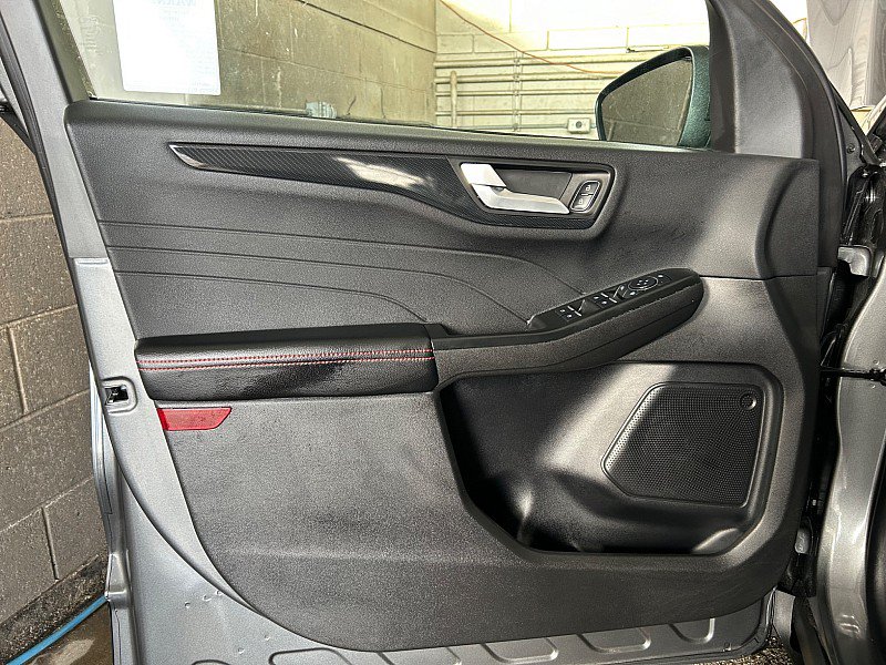 Used 2025 Ford Escape ST-Line AWD/4WD image 17