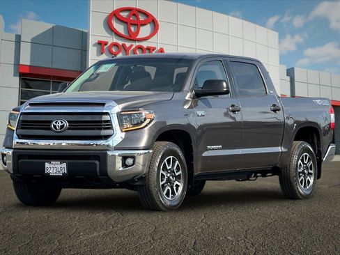 Used 2015 Toyota Tundra SR5 w/ TRD Off Road Package AWD/4WD image 7