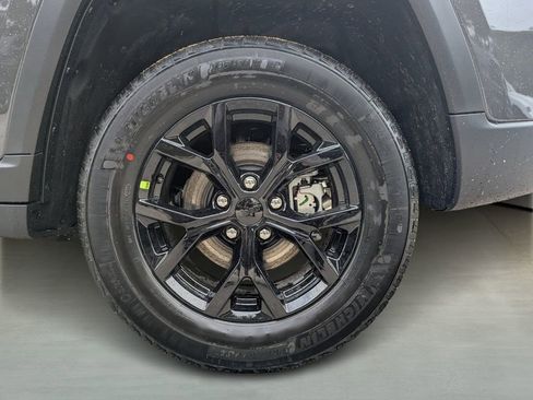 New 2026 Jeep Grand Cherokee Altitude image 6