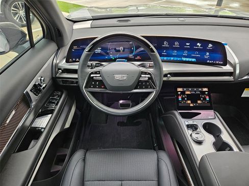 New 2026 Cadillac Vistiq Luxury w/ LPO, Floor Liner Package AWD/4WD image 12
