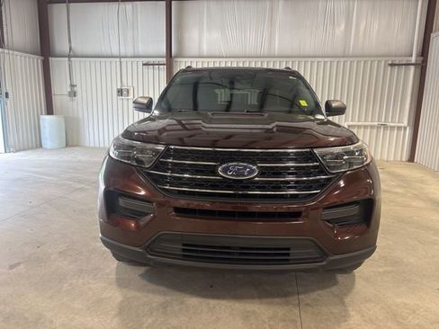 Used 2020 Ford Explorer XLT image 3