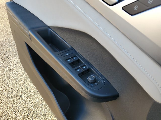 Certified 2026 Volkswagen Taos SE FWD image 36