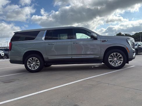 Used 2025 GMC Yukon XL Denali AWD/4WD image 5