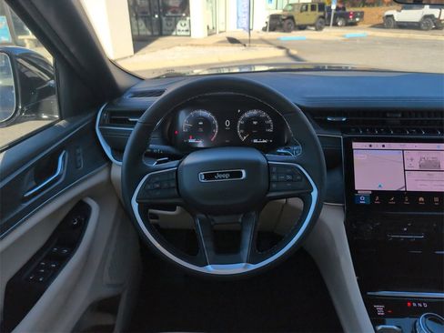 New 2025 Jeep Grand Cherokee Limited image 15