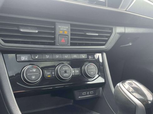 Used 2023 Volkswagen Jetta SE FWD image 30