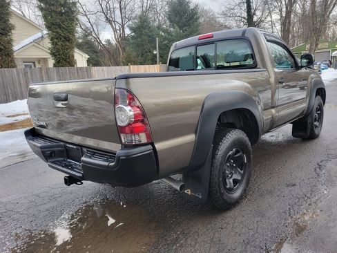Used 2011 Toyota Tacoma 4x4 Regular Cab image 9