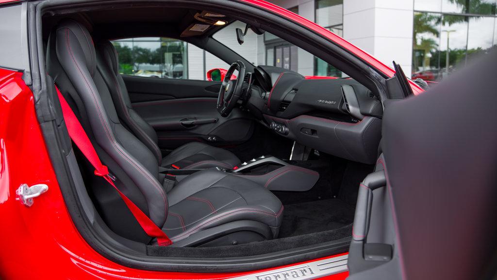 Used 2018 Ferrari 488 GTB RWD image 24