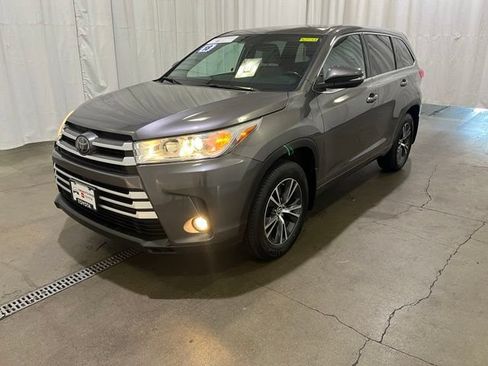 Certified 2018 Toyota Highlander Plus AWD/4WD image 8
