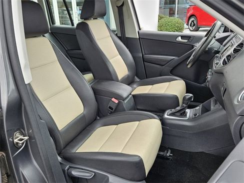 Used 2016 Volkswagen Tiguan S image 17