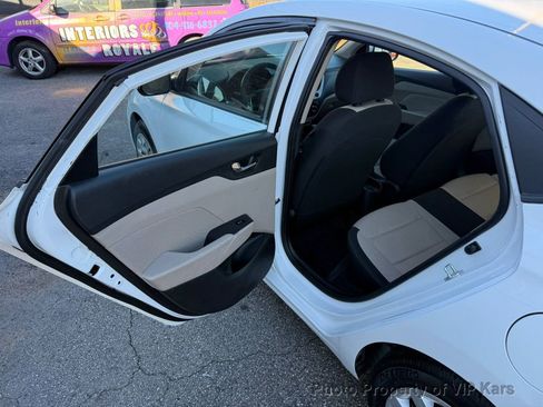 Used 2022 Hyundai Accent SE image 10