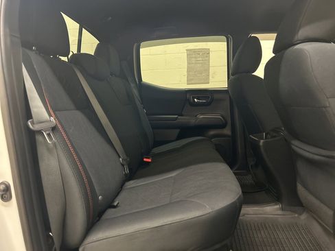 Used 2017 Toyota Tacoma 4x4 Double Cab image 9