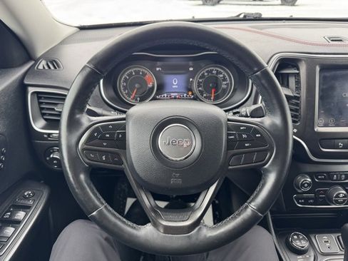 Used 2019 Jeep Cherokee Trailhawk image 18