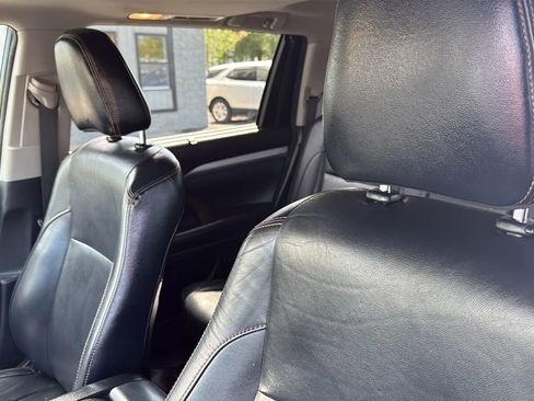 Used 2017 Toyota Highlander XLE w/ Carpet Mat Package AWD/4WD image 15