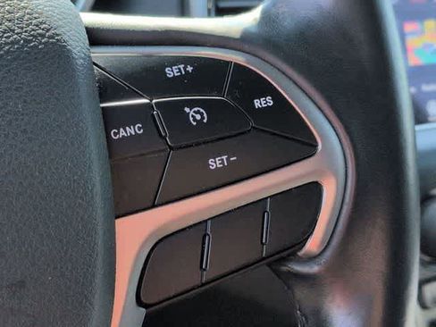 Used 2019 Jeep Grand Cherokee Laredo AWD/4WD image 24