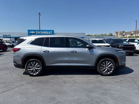 Used 2025 Buick Enclave Preferred FWD image 2