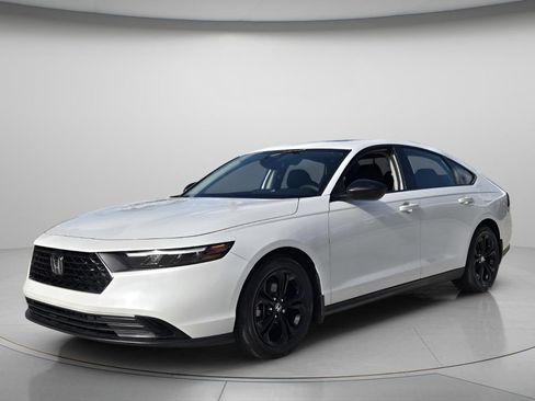 Certified 2025 Honda Accord SE image 9
