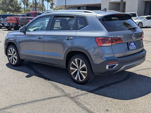 Used 2024 Volkswagen Taos SE FWD image 4