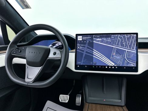 Used 2022 Tesla Model X image 3