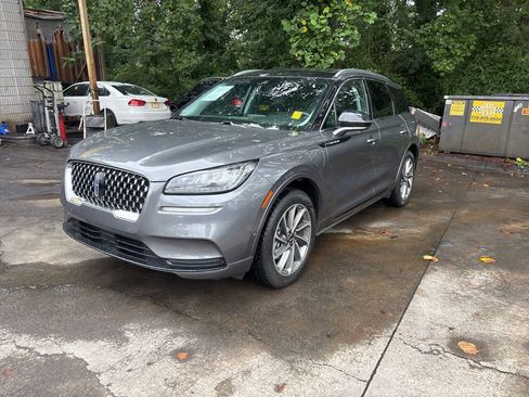 Used 2022 Lincoln Corsair Grand Touring AWD/4WD image 2
