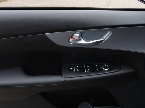 Used 2023 Kia Forte LXS w/ LXS Technology Package image 17