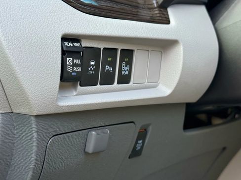 Used 2016 Toyota Sienna Limited image 15