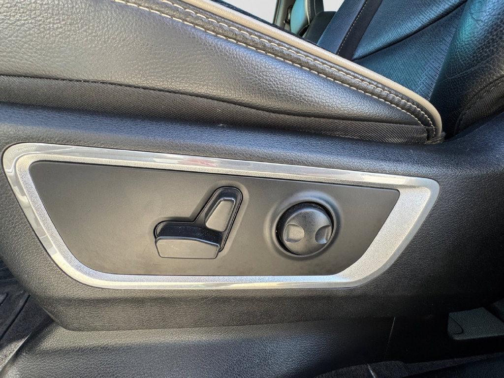 Used 2022 RAM 1500 Laramie AWD/4WD image 18