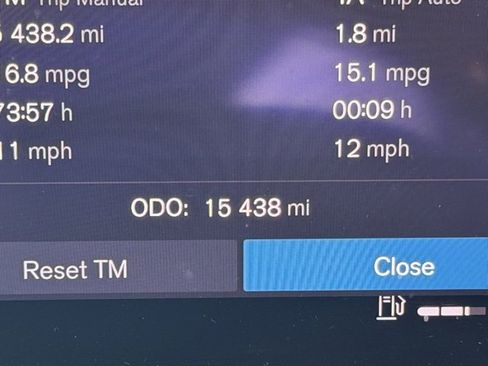 Certified 2022 Volvo XC60 B5 Momentum w/ Climate Package image 3