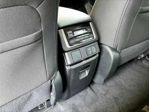 Used 2024 Subaru Ascent Premium w/ Convenience Package AWD/4WD image 10