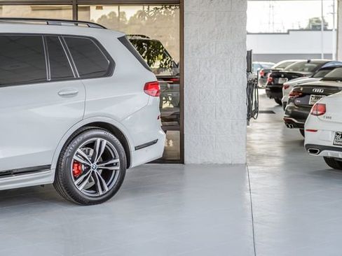 Used 2022 BMW X7 xDrive40i w/ M Sport Package AWD/4WD image 61