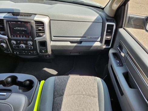 Used 2018 RAM 1500 SLT AWD/4WD image 18