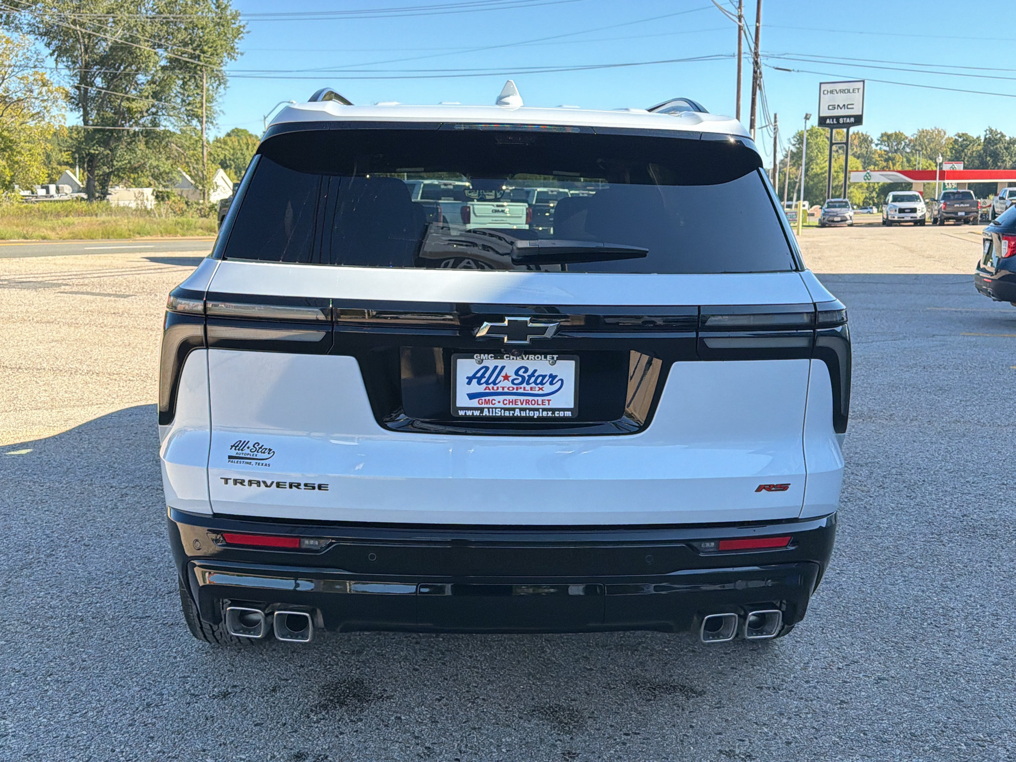 New 2027 Chevrolet Traverse RS w/ LPO, Floor Liner Package FWD image 9