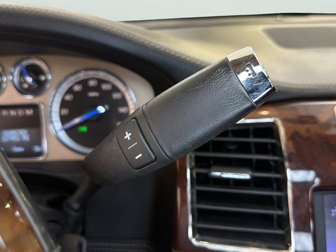 Used 2013 Cadillac Escalade Platinum image 23