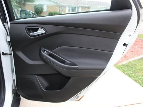 Used 2015 Ford Focus SE w/ Equipment Group 201A FWD image 32