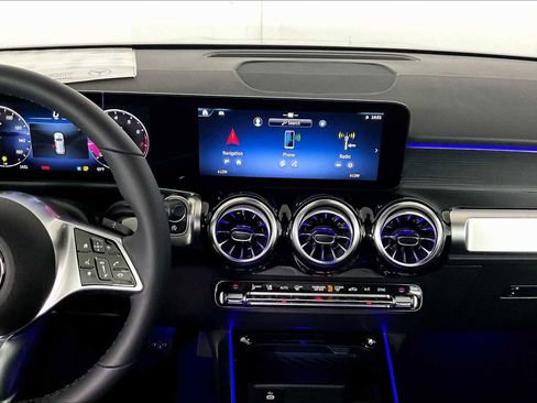 New 2025 Mercedes-Benz GLB 250 4MATIC image 9